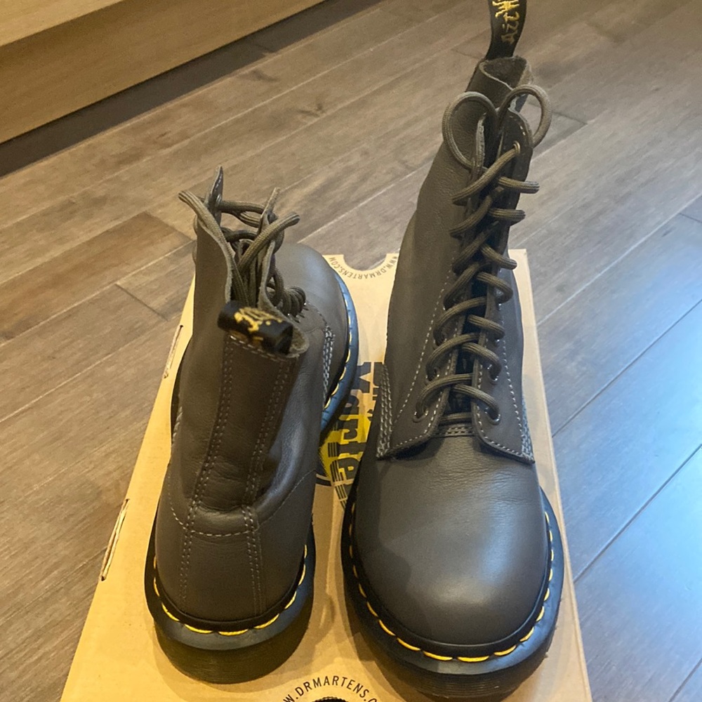 Dr.Martens Pascal Lead Virginia Boots